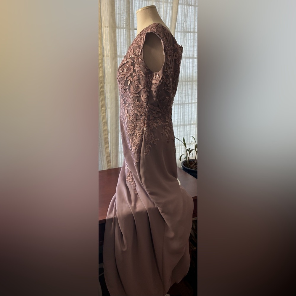 JJs House Dusty Rose Lace Appliqué V-Neck Mother of the Bride Dress - Picture 5 of 7